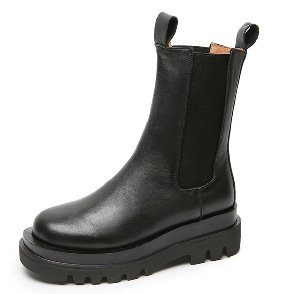 “Brenda” Black Chunky Boots w/ Elastic. Sz 35. Platform 5.5cm. Never worn! - Picture 1 of 4